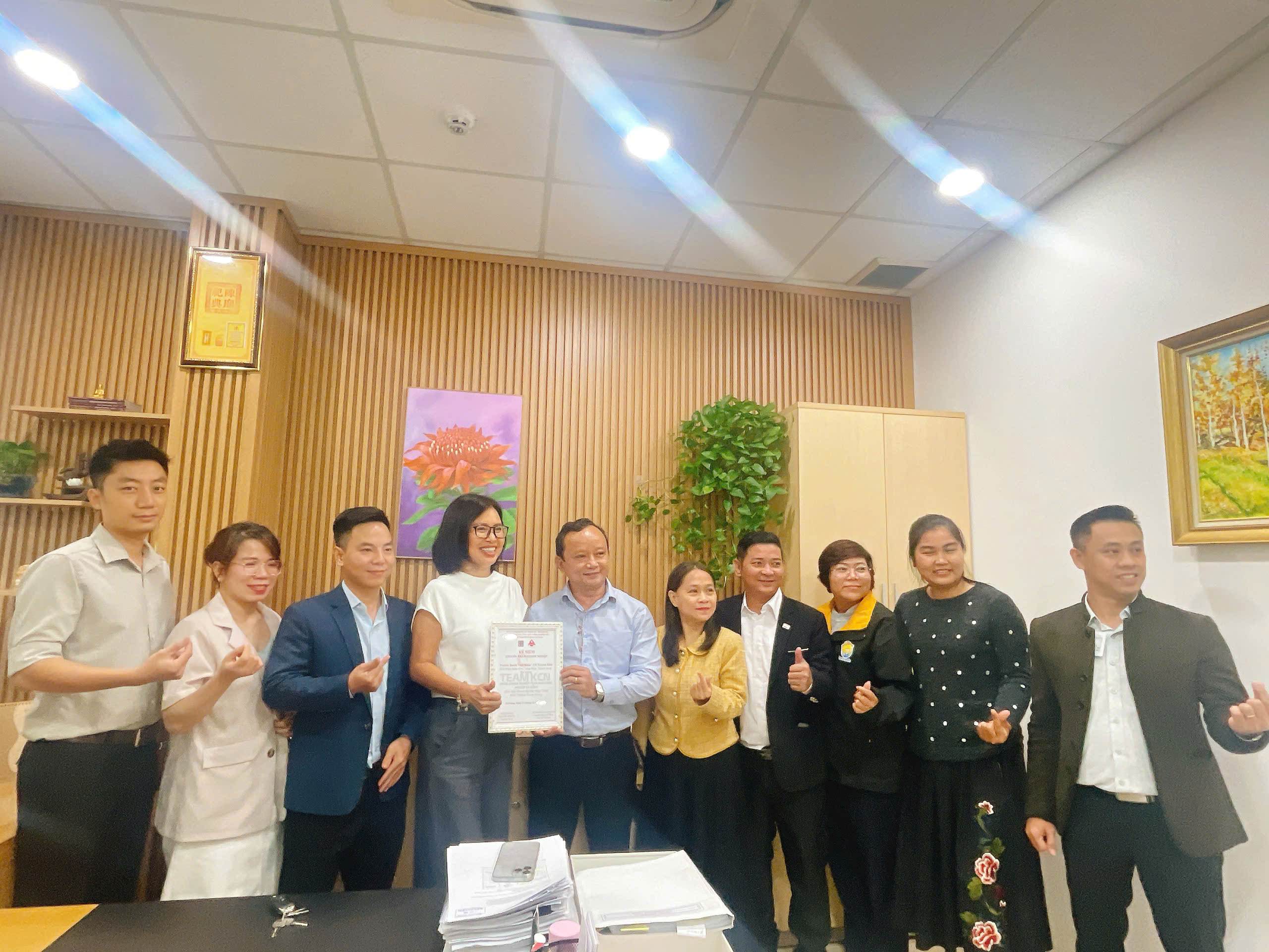 TEAM KHU CÔNG NGHIỆP MIỀN TRUNG THĂM PUBLIC BANK - THANH KHÊ tại Đà Nẵmg